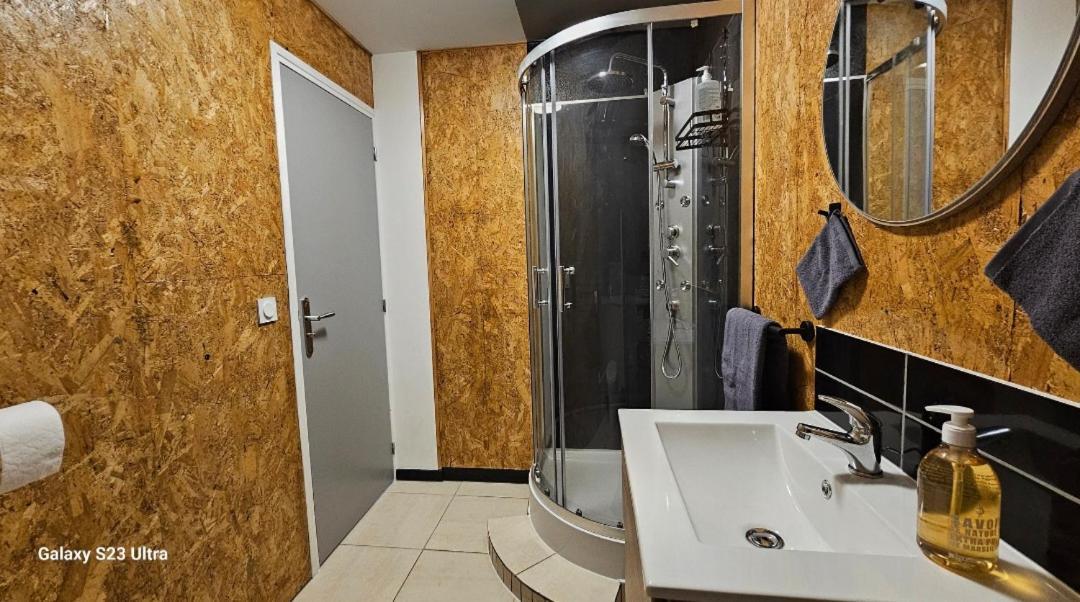 Madame Hotel Clerey Luaran gambar